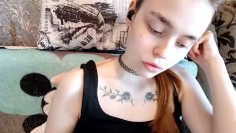 Sara online show from August 8, 1:00 pm