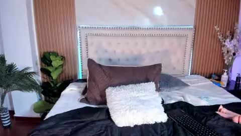 caramel_kiss_ online show from August 12, 12:02 am