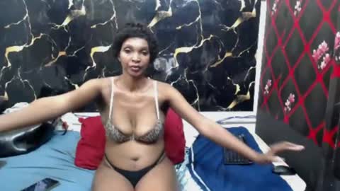caramelminxx_ online show from August 7, 12:27 pm