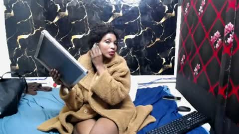 caramelminxx_ online show from August 10, 1:23 pm