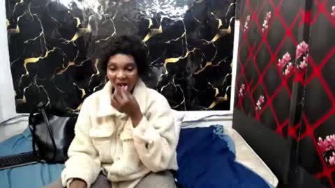 caramelminxx_ online show from August 11, 7:43 am