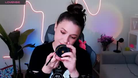 Mary online show from June 27, 1:36 pm