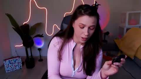 Mary online show from July 4, 1:57 pm