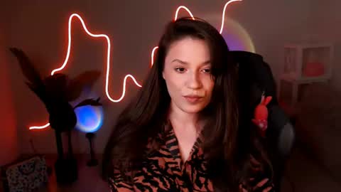Mary online show from July 5, 2:31 pm