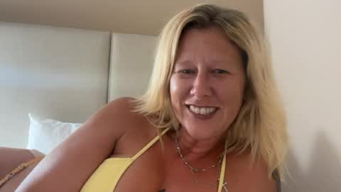 carebear5719 online show from August 14, 11:41 pm