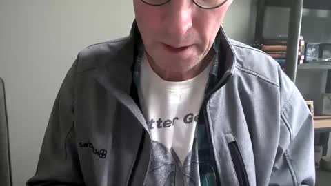 Caressluving online show from April 25, 8:04 pm