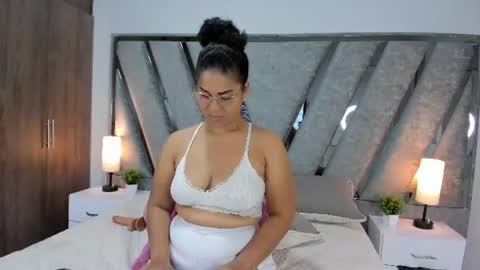 carla_fox__ online show from August 3, 10:50 pm
