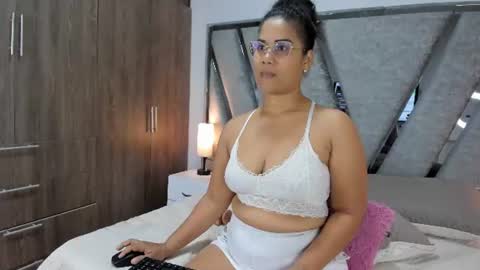 carla_fox__ online show from August 3, 11:56 pm