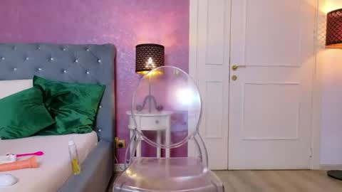 carlareys online show from August 9, 8:15 am