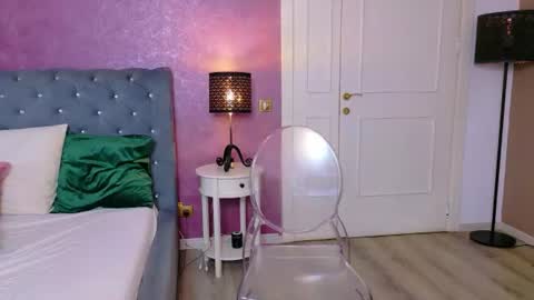 carlareys online show from August 11, 11:45 am