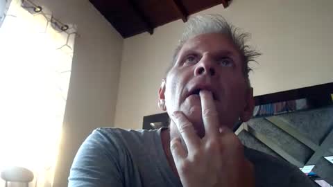 CarlosBangsYeidy online show from August 2, 9:00 pm