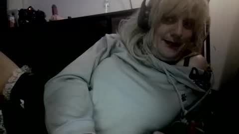 Samantha Foxey online show from April 3, 9:17 am