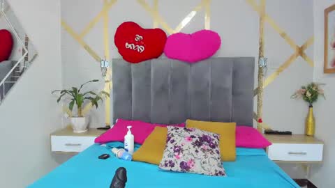 Caroline online show from August 8, 3:01 pm
