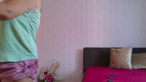 CaroJhones online show from August 10, 12:28 pm