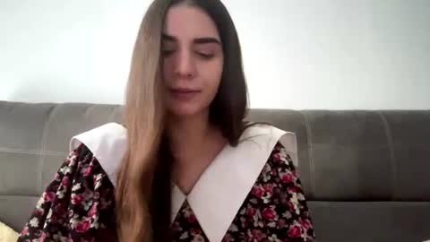 LinaLisa online show from August 6, 3:00 pm
