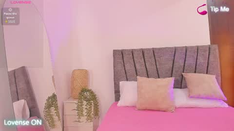 Carolaynee M online show from August 11, 11:45 am