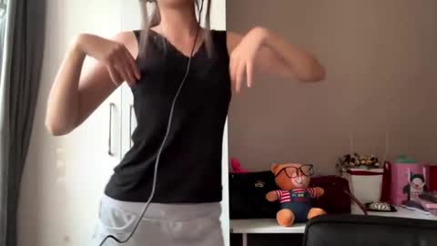 LIl online show from August 15, 1:48 pm