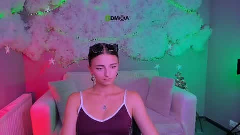 Caroline online show from September 3, 1:36 pm