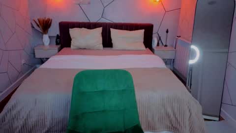 Caroline Prescott online show from August 18, 2:17 am