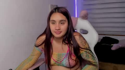 caroline_rodriguez_9 online show from August 6, 11:37 pm