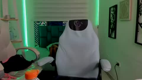 caroline_rodriguez_9 online show from August 8, 1:49 am