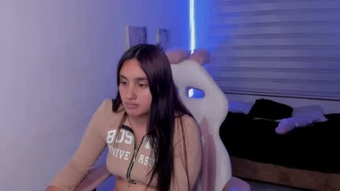 caroline_rodriguez_9 online show from August 8, 11:49 pm