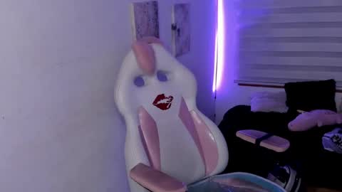 caroline_rodriguez_9 online show from August 12, 1:52 am