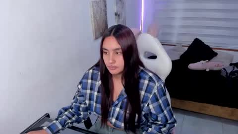 caroline_rodriguez_9 online show from August 14, 7:39 pm