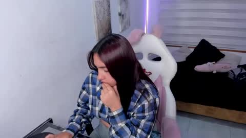 caroline_rodriguez_9 online show from August 14, 8:45 pm