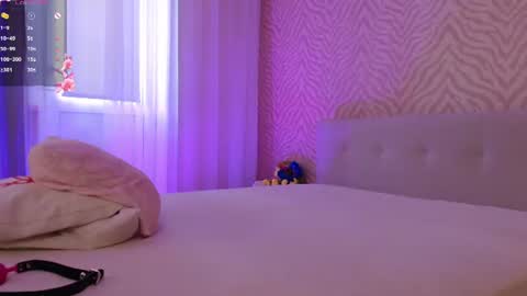 carolineamber online show from August 17, 7:02 am