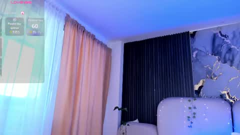 Caroline online show from August 6, 1:54 pm