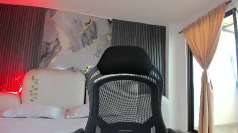Caroline online show from August 9, 5:03 pm