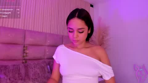 Caroline online show from August 14, 7:39 pm