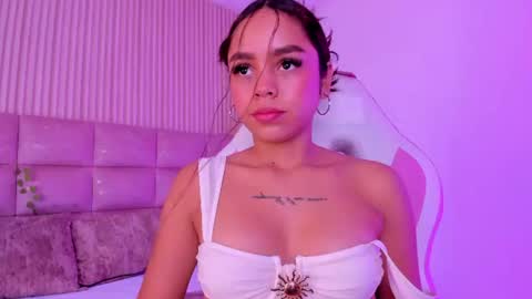 Caroline online show from August 15, 2:32 pm