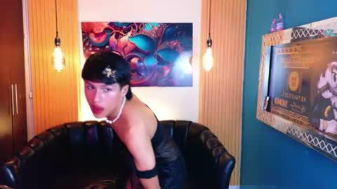 carolinejesh online show from August 5, 7:01 pm