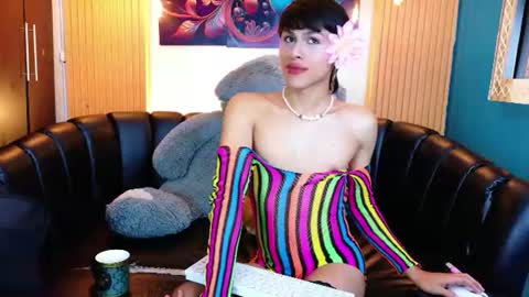 carolinejesh online show from August 11, 3:47 pm