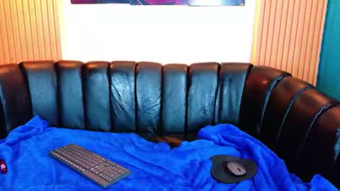 carolinejesh online show from August 15, 2:32 pm