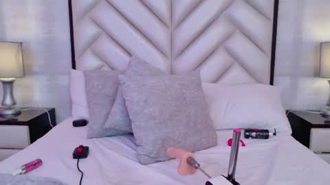 Caroline Olsenn online show from August 5, 2:09 am