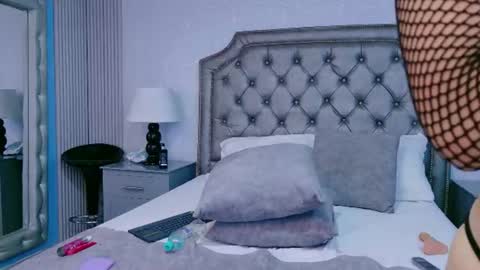 Caroline Olsenn online show from August 7, 10:21 pm