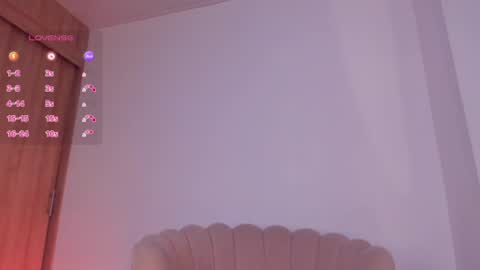 carolinna_ online show from August 13, 4:04 am