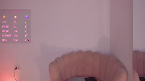 carolinna_ online show from August 14, 1:09 am