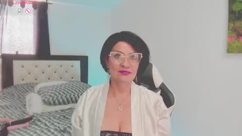 CarolinneFiotti online show from February 18, 7:44 pm