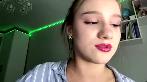 carolynescuito online show from September 5, 1:38 pm