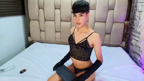 CAROLYN online show from August 1, 3:18 pm
