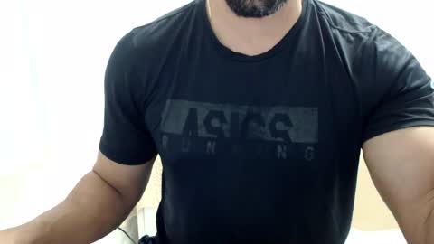 cashmastermuscle77 online show from August 12, 1:08 am