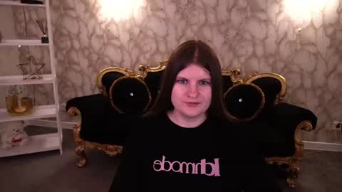 cassandragold_ online show from August 9, 3:57 pm