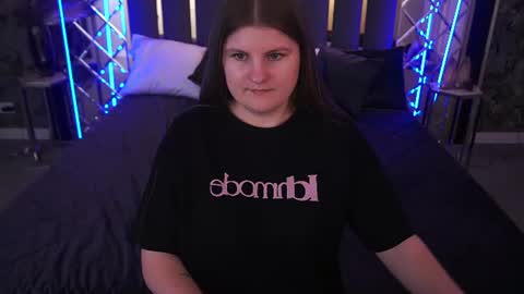 cassandragold_ online show from August 12, 12:40 pm