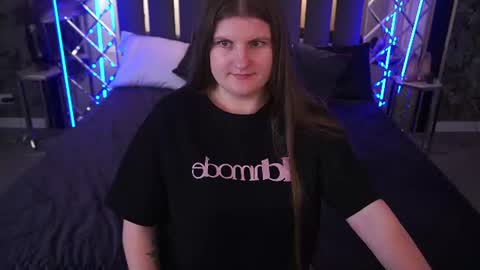 cassandragold_ online show from August 12, 1:46 pm