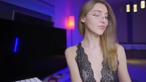 Call me Miss online show from September 4, 7:18 pm