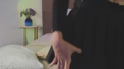 cassielaurence online show from August 9, 8:37 am